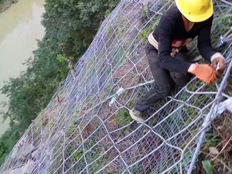 贵州高速公路边坡防护网安装现场